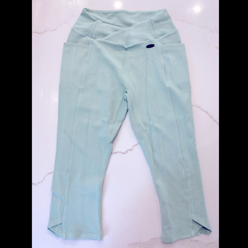 Gymshark light green cropped sweats with side pockets size M never worn